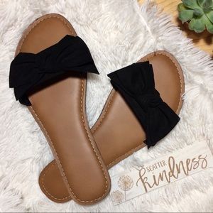 Cute Tan Flip-Flops with Black Bows Size 9